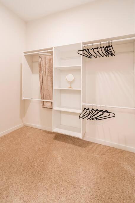 Charming Cozy Apartment With Wi-Fi & Free Parking Charlotte Eksteriør bilde