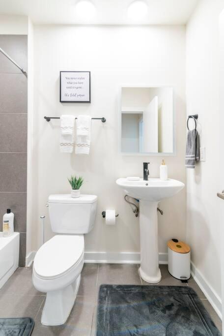 Charming Cozy Apartment With Wi-Fi & Free Parking Charlotte Eksteriør bilde