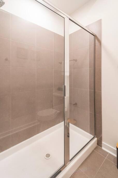 Charming Cozy Apartment With Wi-Fi & Free Parking Charlotte Eksteriør bilde