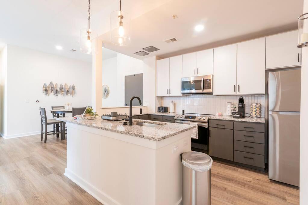 Charming Cozy Apartment With Wi-Fi & Free Parking Charlotte Eksteriør bilde