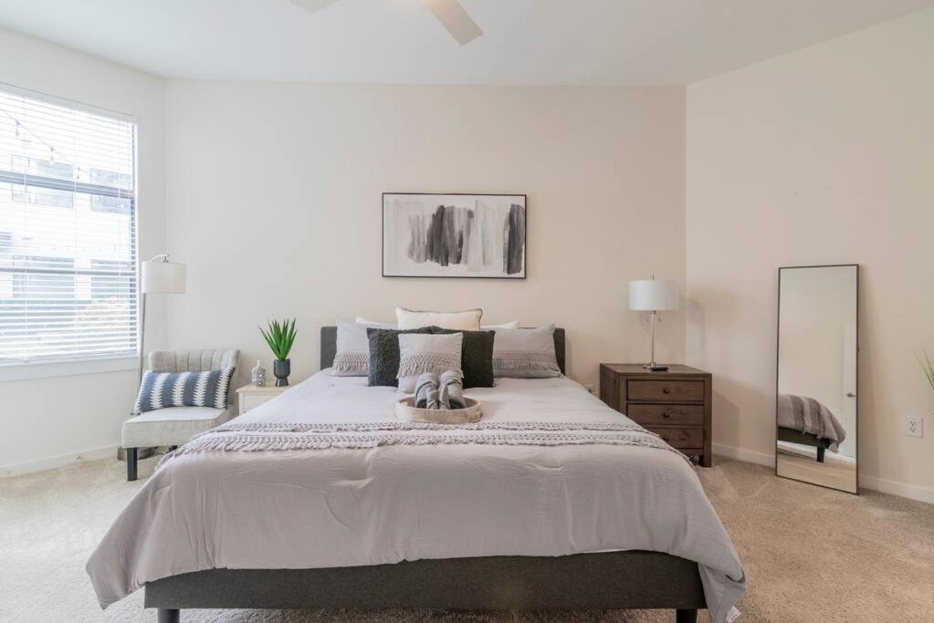 Charming Cozy Apartment With Wi-Fi & Free Parking Charlotte Eksteriør bilde