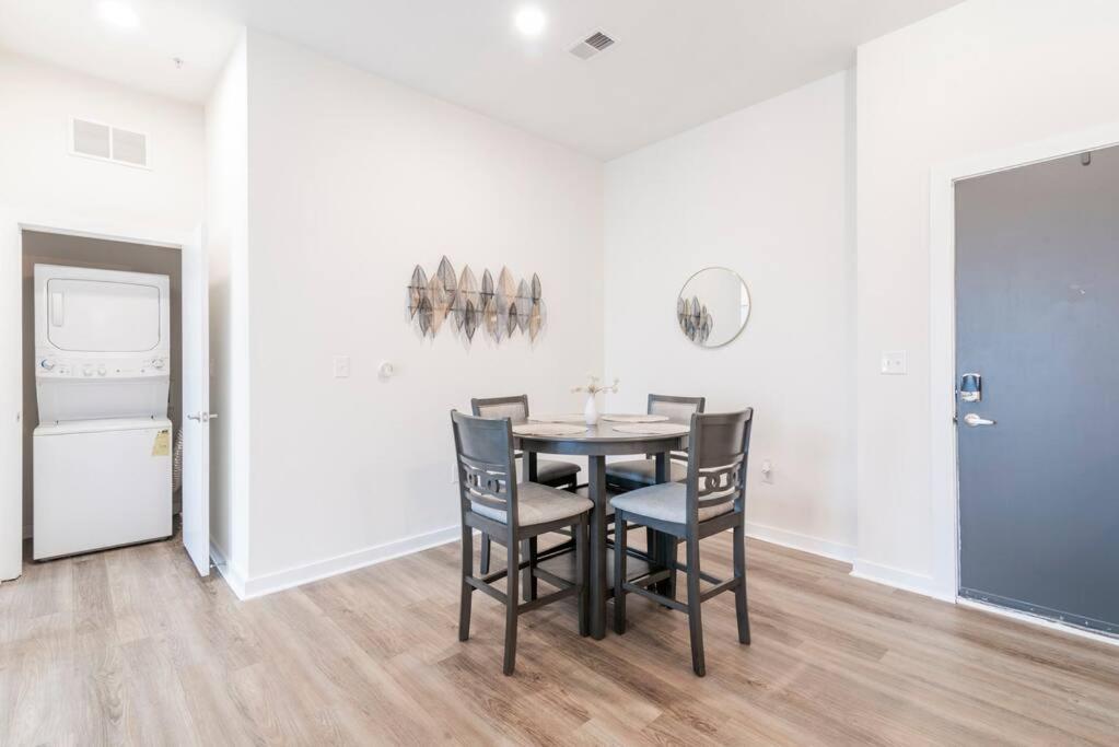 Charming Cozy Apartment With Wi-Fi & Free Parking Charlotte Eksteriør bilde