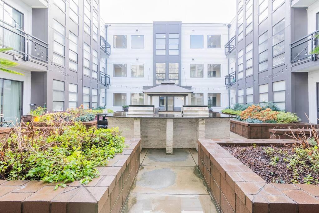 Charming Cozy Apartment With Wi-Fi & Free Parking Charlotte Eksteriør bilde