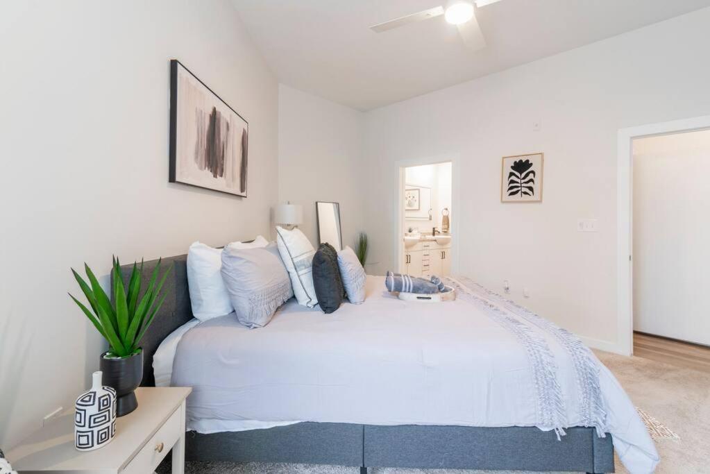 Charming Cozy Apartment With Wi-Fi & Free Parking Charlotte Eksteriør bilde